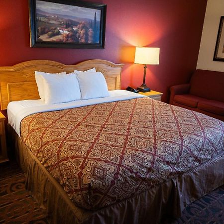 Savanna Inn & Suites Экстерьер фото