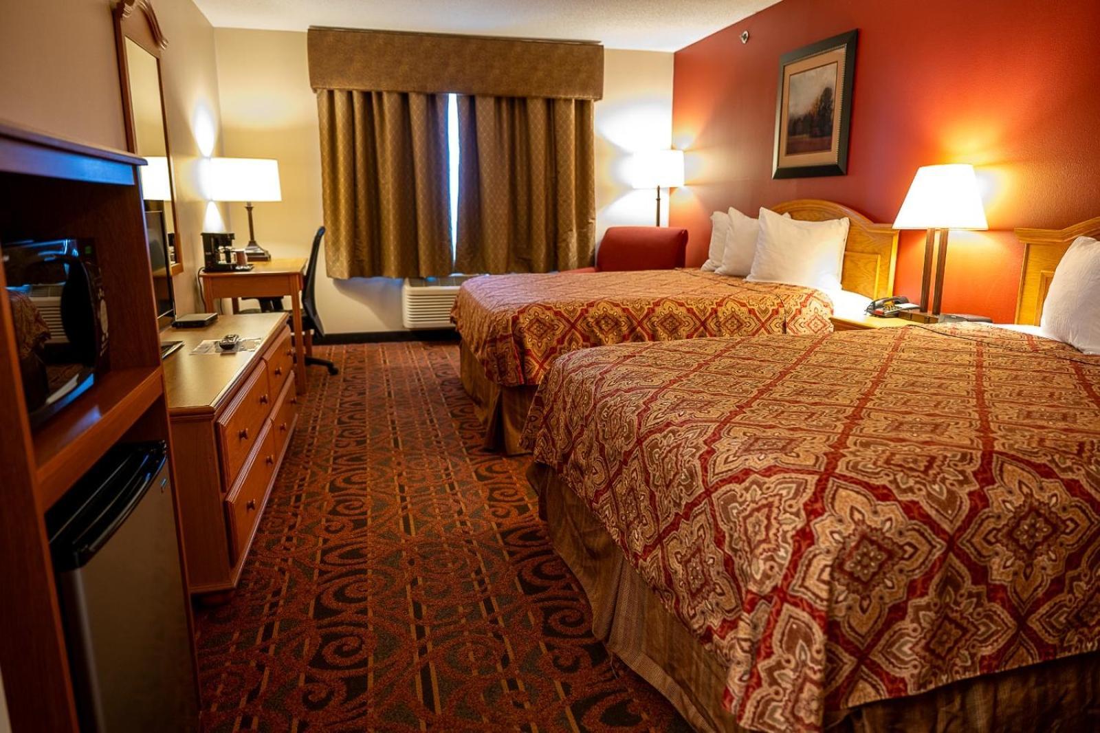 Savanna Inn & Suites Экстерьер фото