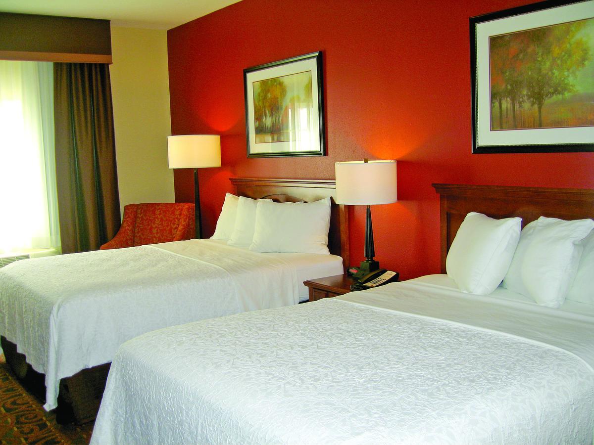 Savanna Inn & Suites Экстерьер фото