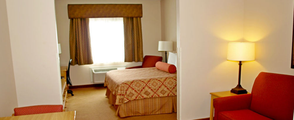 Savanna Inn & Suites Экстерьер фото