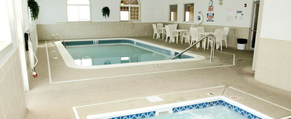 Savanna Inn & Suites Экстерьер фото